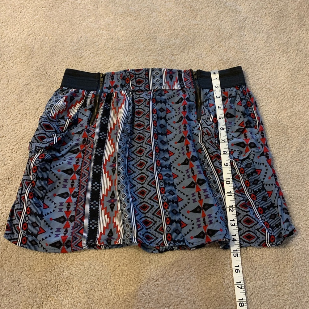 Patterned Mini Skirt - Picture 5 of 6